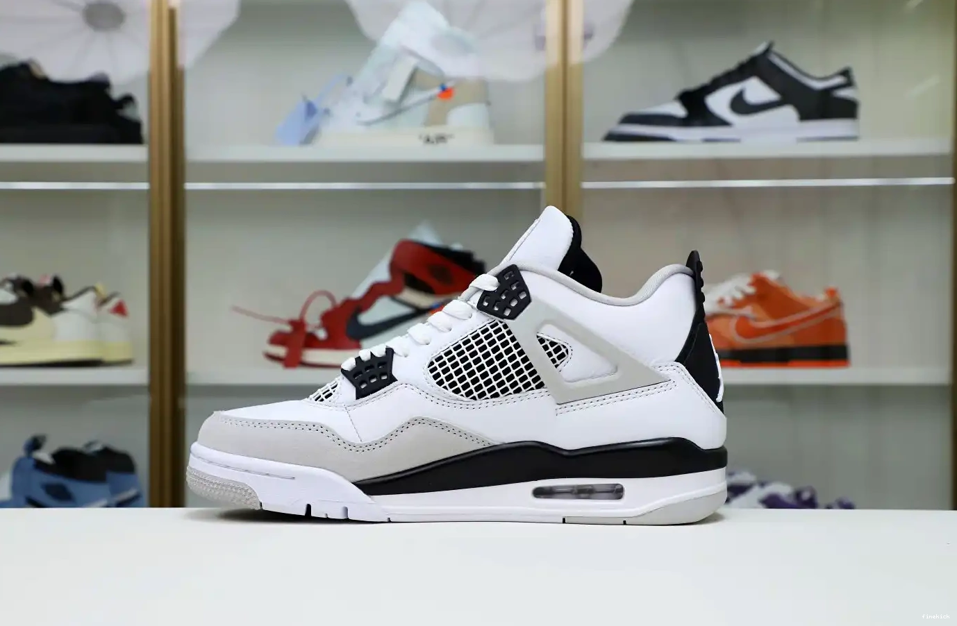 JORDAN MILITARY AIR BLACK 4 0407
